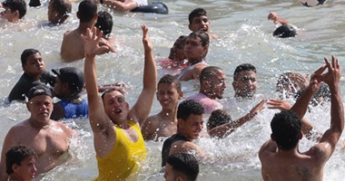 إقبال كبير على شواطئ الإسكندرية فى ثالث أيام عيد الفطر
