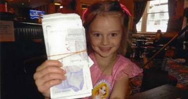 طفلة تجمع المال لاصطحاب والدها المصاب بالسرطان لديزنى لاند