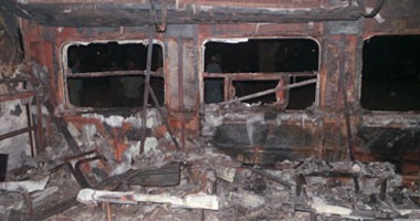 ننشر أول صور للعربات المتفحمة بقطار منوف عقب السيطرة على الحريق