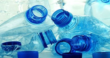 بريطانيا تعتزم وضع خطة للتخلص من نفايات الزجاجات البلاستيكية