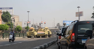 قوات الجيش تغلق ميدان التحرير أمام حركة السيارات