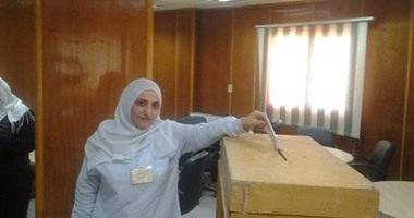 ممرضات بنى سويف يدلين بأصواتهن فى انتخابات النقابة العامة