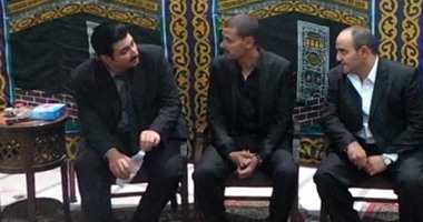 بالفيديو.. رامز وياسر جلال يتلقيان العزاء فى والدهما بالحامدية الشاذلية