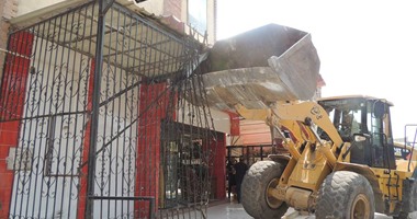 بالصور.. حملة موسعة لإزالة 12 مقهى بدون تراخيص ببورسعيد