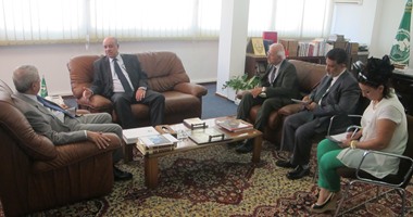 مدير الألكسو يستقبل السفير الفلسطينى بتونس لحل أزمة طلاب قطاع غزة