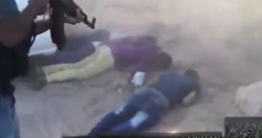 بالفيديو.. إرهابيون ينتسبون لـ"بيت المقدس" يبثون مقطعا لاغتيال 5 جنود