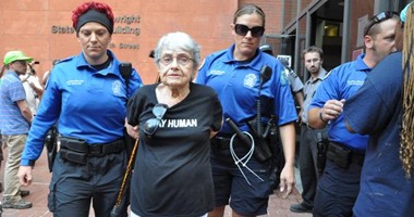 اعتقال ناجية من الهولوكوست عمرها 90 عاما باحتجاجات فيرجسون الأمريكية