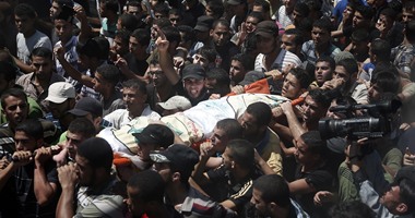 مئات الفلسطينيين يشيعون جثمان الشهيد أبو دهيم فى جبل المكبر بالقدس