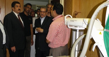 رئيس جامعة بنى سويف يتفقد معمل تحليل الأنسجة بالمستشفى الجامعى