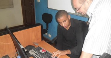 دورة للمكفوفين فى تعليم القراءة على الكمبيوتر بمكتبة دمنهور
