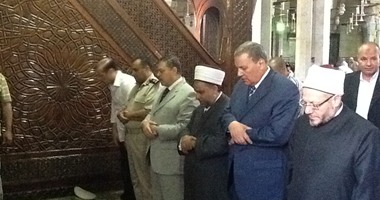 بالصور.. محافظ الغربية والمفتى ووزير أوقاف فلسطين يصلّون بمسجد الأحمدى