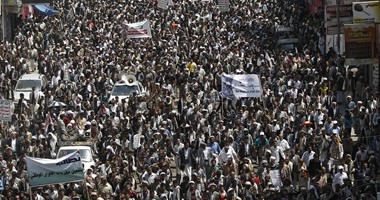 العربية: الحوثيون يعتقلون 5 نشطاء فى تظاهرات رفض الإعلان الدستورى