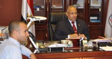 محافظ بنى سويف يتفقد باكيات "تحيا مصر للشباب" للباعة الجائلين
