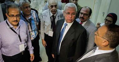 وزير التعليم العالى يتفقد مستشفى طوارئ الإسكندرية ووحدة زرع النخاع