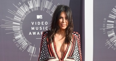 بالصور.. كيم كردشيان تظهر بإطلالة مثيرة بفستان قصير فى حفل جوائز MTV