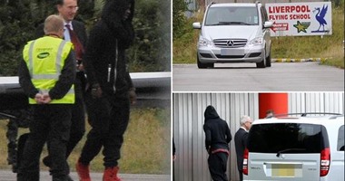 بالصور.. بالوتيلى يرتدى الحذاء الأحمر لحسم انتقاله إلى ليفربول