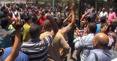 بالفيديو.. نائب محافظ القاهرة لـ"الباعة بجراج الترجمان": "كله يطلع برا والباب يتقفل"