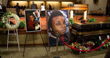 صحيفة: وزارة العدل الأمريكية تستعد لاغلاق قضية مقتل فتى أسود أعزل