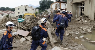 حصيلة الانهيارات الأرضية باليابان 58 قتيلا و"شينزو آبى" يتفقد الكارثة