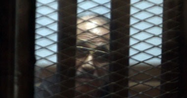 دفاع العادلى: قاضى "محاكمة القرن" مد أجل الحكم بالقضية خشية وفاة مبارك