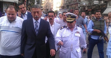 زيارة مفاجئة لمدير أمن القاهرة لمتابعة إخلاء وسط العاصمة من الباعة
