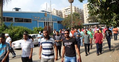 عمال بمنطقة الاستثمار ببورسعيد يضربون عن العمل للمطالبة بزيادة الأجور