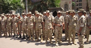 بالفيديو والصور.. قائد وضباط الجيش الثالث يتبرعون لصندوق "تحيا مصر" بالسويس