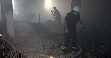 بالفيديو والصور.. الحماية المدنية تسيطر على حريق 150 محلا ومصنع ملابس بشارع شبرا