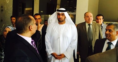 وزير الدولة الإماراتى ووزير الآثار يصلان متحف الفن الإسلامى