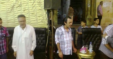 بالصور.. علاء مرسى يتلقى العزاء فى وفاة والدته بمسقط رأسه بدسوق