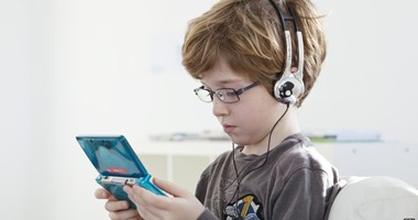 دراسة:ممارسة القليل من الألعاب الإلكترونية يؤثر إيجابا على نمو الطفل
