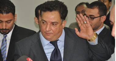 بلاغ يتهم سيف عبد الفتاح بالتحريض على العنف