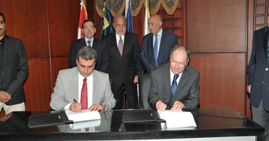 وزير البترول يشهد توقيع عقد توسعات معمل ميدور