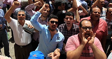 مسيرة للعاملين بالضرائب فى الإسكندرية تصل مقر نقابة الصحفيين