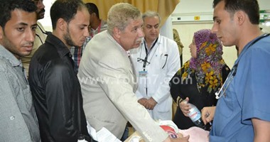 بالصور.. محافظ الإسماعيلية فى زيارة مفاجئة للمستشفى العام