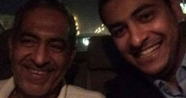 بالفيديو.. أبو العلا ماضى يغادر قسم الجيزة بتاكسى بعد إنهاء إجراءات إخلاء سبيله