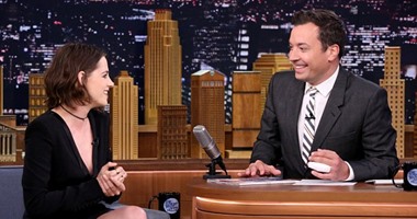 بالصور.. كريستين ستيوارت تتخلى عن مظهرها الرجالى فى The Tonight Show