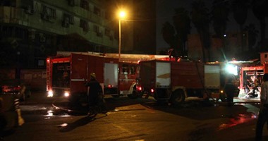 الدفع بـ13 سيارة إطفاء وخزانات للسيطرة على حريق هائل فى "منشأة ناصر"