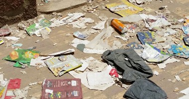 صحافة المواطن.. انتشار القمامة فى ساحة انتظار المواطنين بمحكمة المنصورة