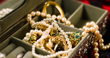 الفلبين تطرح مجوهرات إيميلدا ماركوس فى مزاد