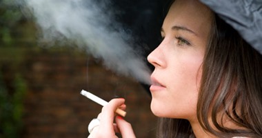 دراسة فنلندية: التدخين يجعل المرأة عرضة لنزيف المخ