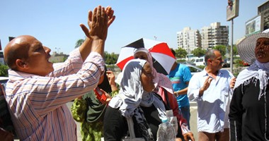 أنصار توفيق عكاشة يهتفون أمام قسم مدينة نصر: سجنك بيحرر وطن