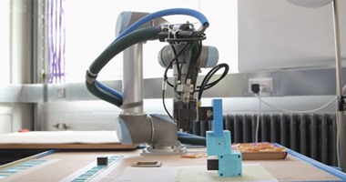 بالفيديو.. لأول مرة علماء يبتكرون "روبوت" جديدا يمكنه الإنجاب