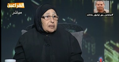 والدة توفيق عكاشة تطالب بالإفراج عن ابنها:"اسجنونى بس افرجوا عن الولا"