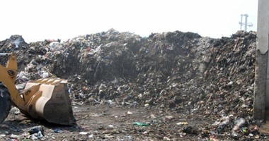 "صحافة المواطن".. سكان مدينة الشروق يدشنون حملة لرفع القمامة