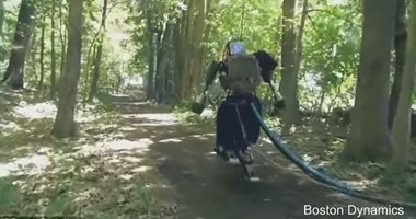 بالفيديو.. روبوت جوجل الشبيه بالبشر يبدأ أولى تجاربه بالجرى فى الغابات