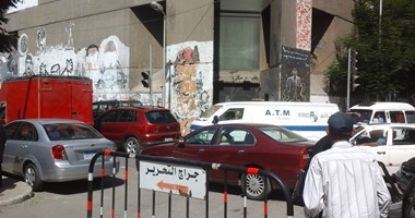الأمن يغلق شارع محمد محمود بالحواجز الحديدية بعد الاشتباه فى وجود قنبلة