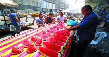 6 طرق واجه بها المصريون الحر.. منها البطيخ المثلج وحضن لوح الثلج والتريقة