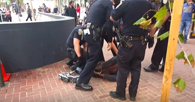 تداول فيديو لعناصر من الشرطة الأمريكية تعتدى على شاب أسود معاق بوحشية