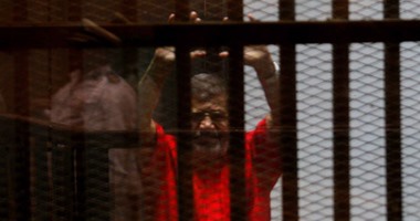 تأخر وصول "مرسى" إلى مقر محاكمته بـ"التخابر مع قطر" لسوء الأحوال الجوية